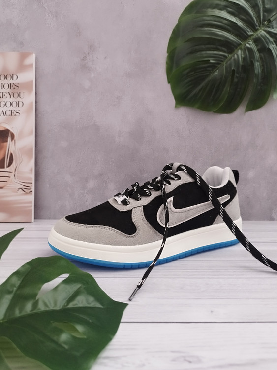 خرید نایک تراویس زنانه