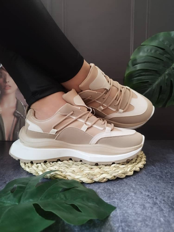 کتونی سفید کرم