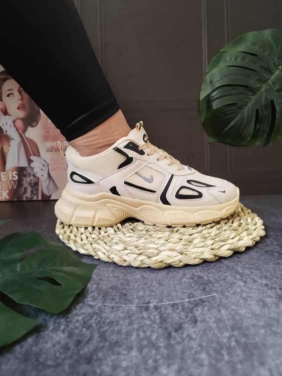 کتونی طرح نایکی کرم قهوه ای