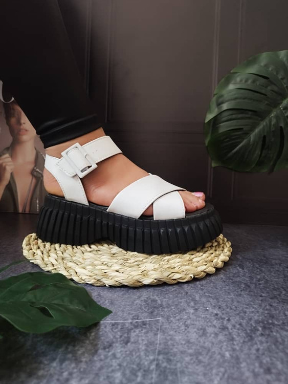 صندل زنانه هپی لژدار