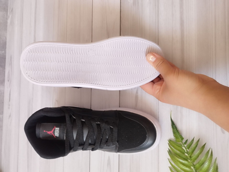 کتونی ساقدار بچگانه