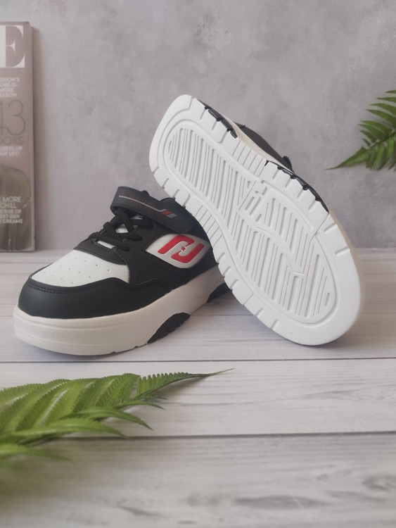 کتونی پسرانه خارجی