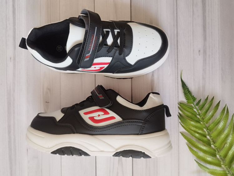 کتونی مشکی بچگانه