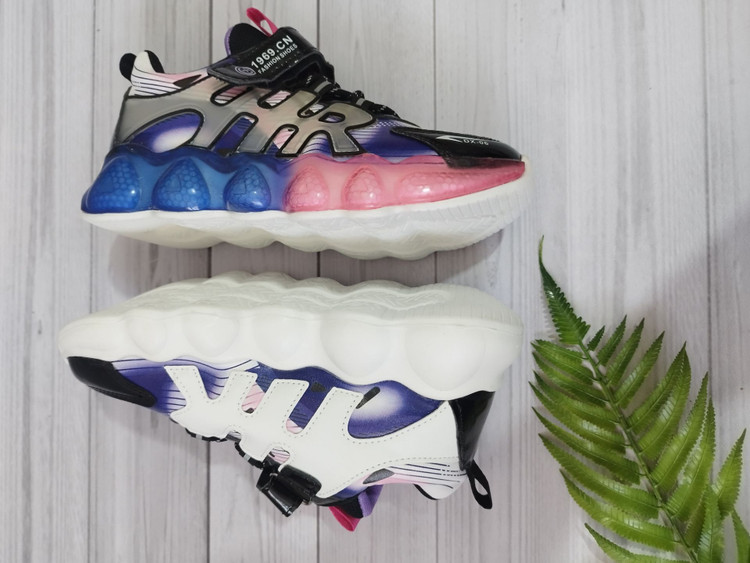 کتونی بچگانه رنگی