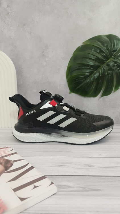 کتونی زنانه ادیداس