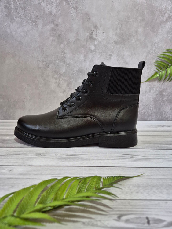 بوت زنانه بنددار