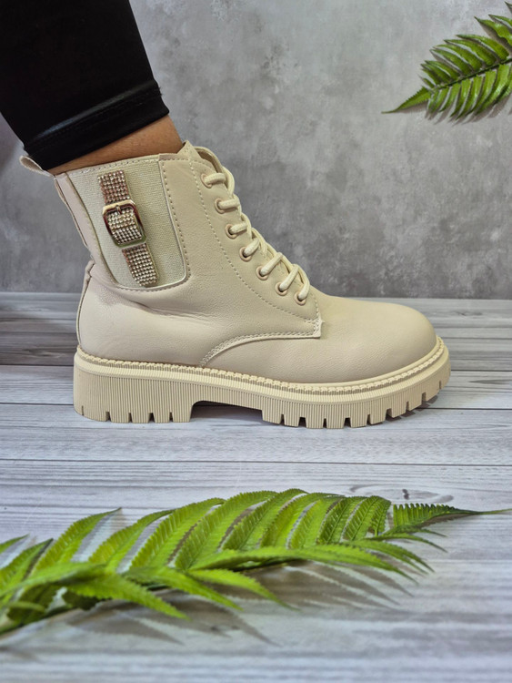 بوت زنانه سفید