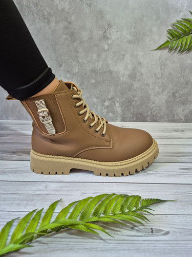 بوت قهوه ای