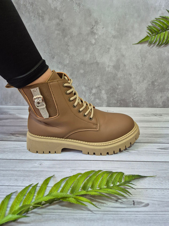 بوت قهوه ای