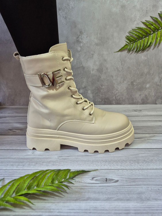 بوت زنانه سفید