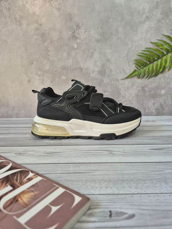 کتونی مشکی باقیمت استثنایی