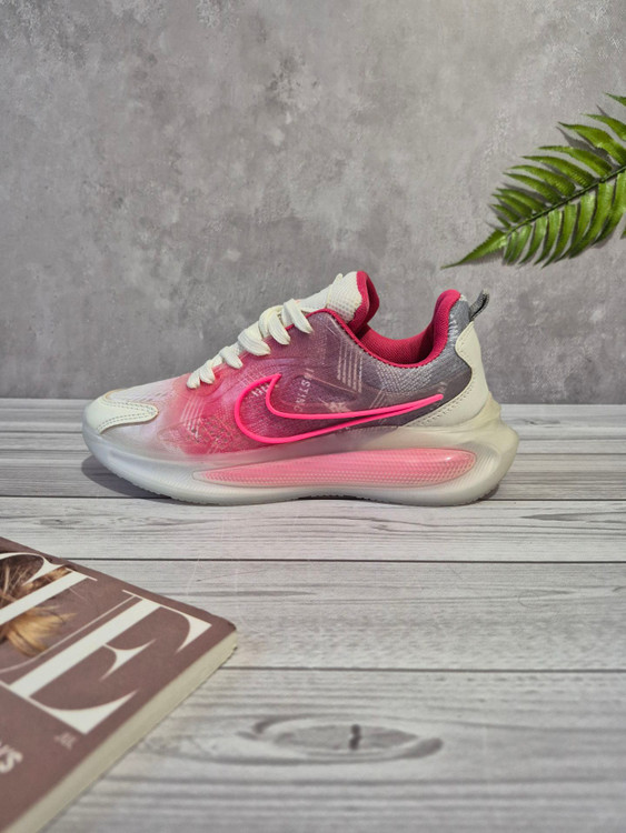 کتونی زنانه باقیمت استثنایی