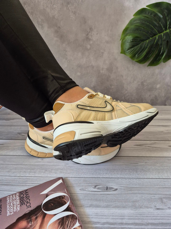 کتونی وی توکی